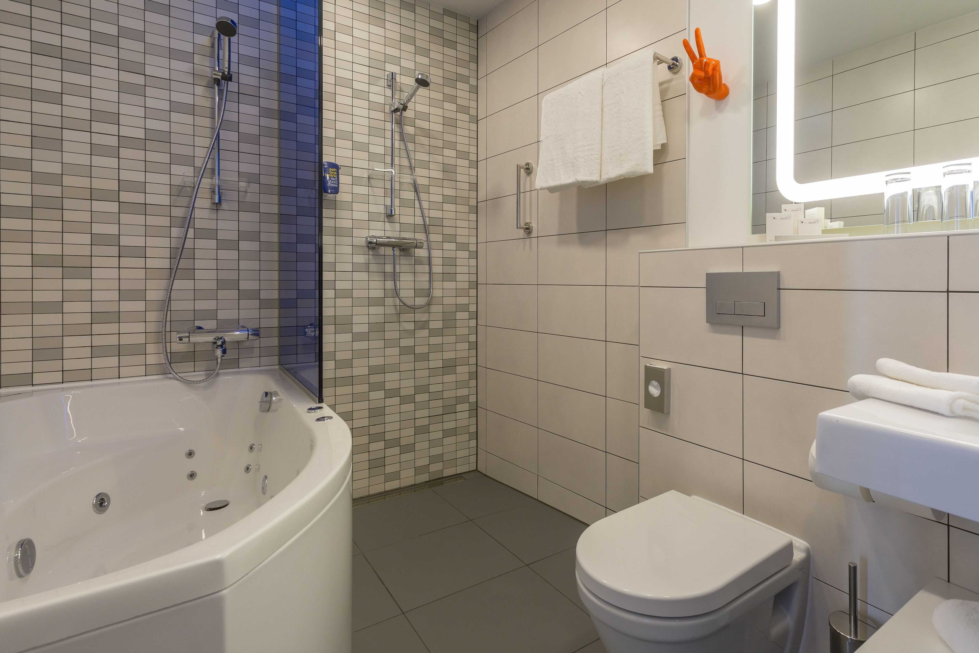 apartment, 2 bedrooms, terrace | bathroom | rainfall showerhead, free toiletries, hair dryer, bathrobes