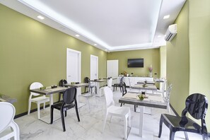Tägliches inbegriffenes Frühstücksbuffet