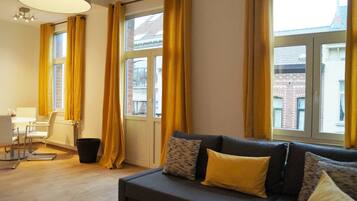 Appartement Duplex | Salle de séjour | Télévision à écran plat