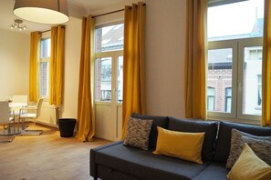 Duplex | Living room | Flat-screen TV - Appartement Impasse Pitchoune (Brussels)