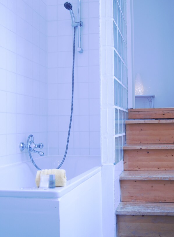Appartement Junior | Salle de bain | Articles de toilette (gratuits), serviettes fournies
