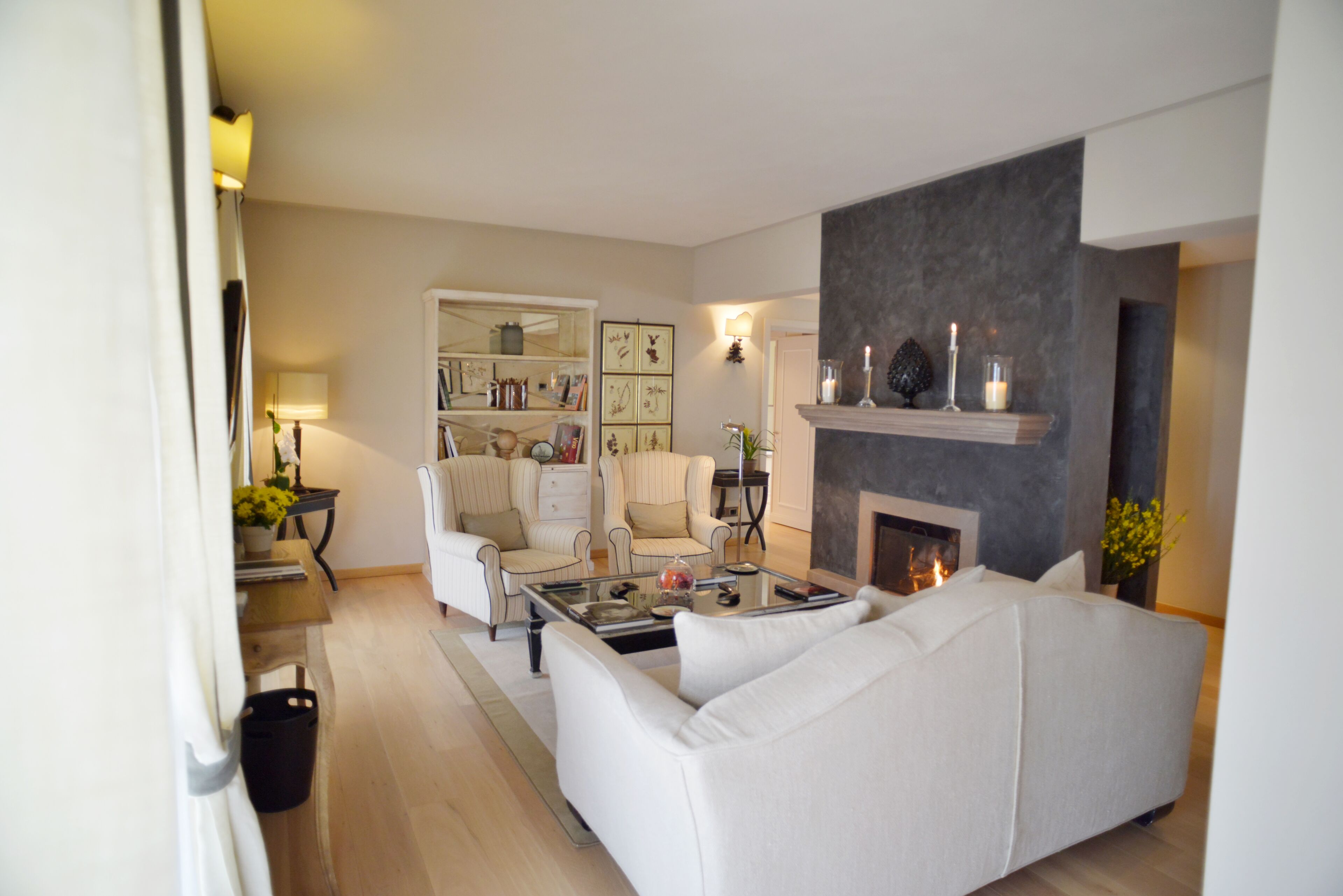 Executive-Apartment, 2 Schlafzimmer | Wohnbereich | Flachbildfernseher