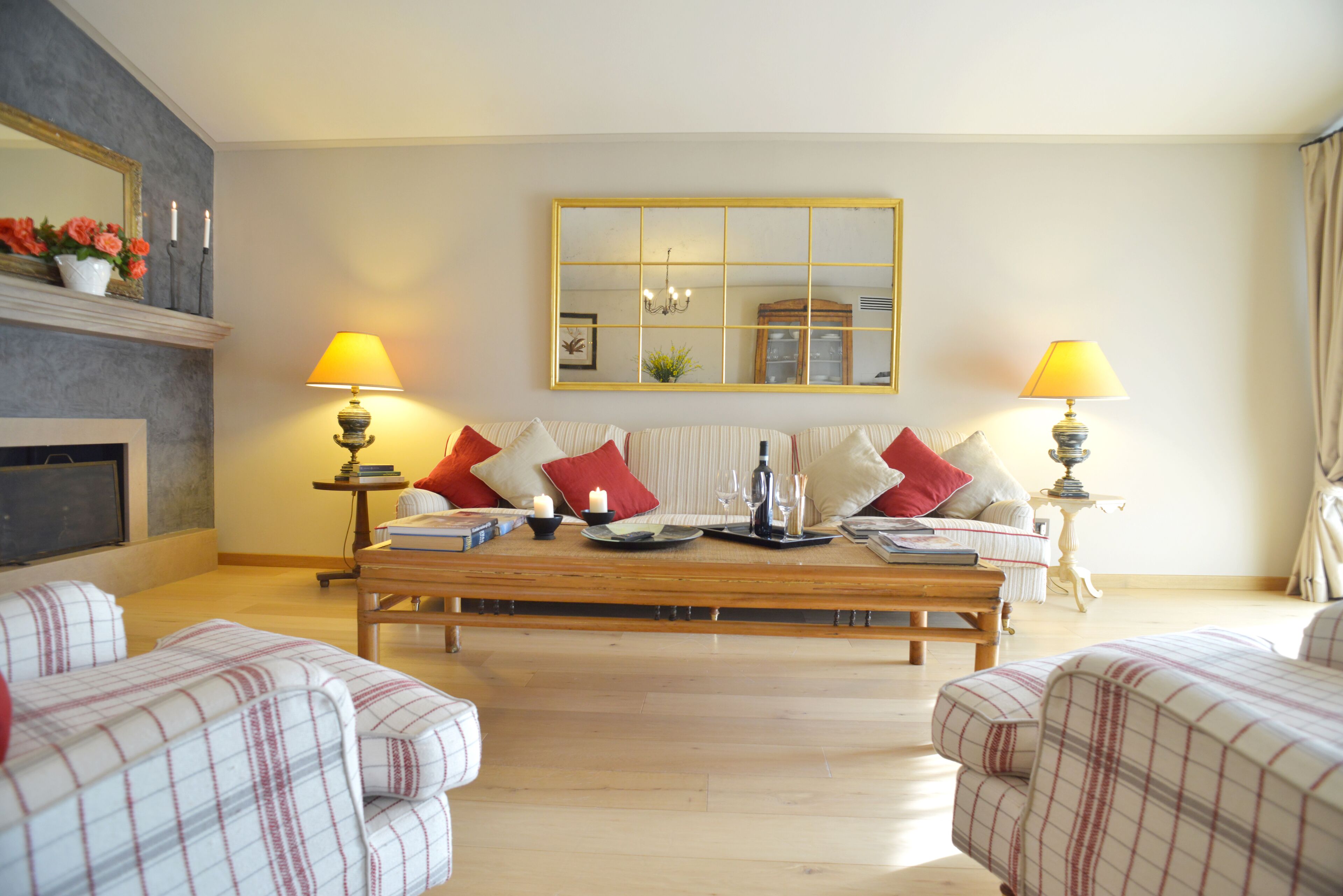 Panoramic-Apartment, 2 Schlafzimmer | Wohnbereich | Flachbildfernseher