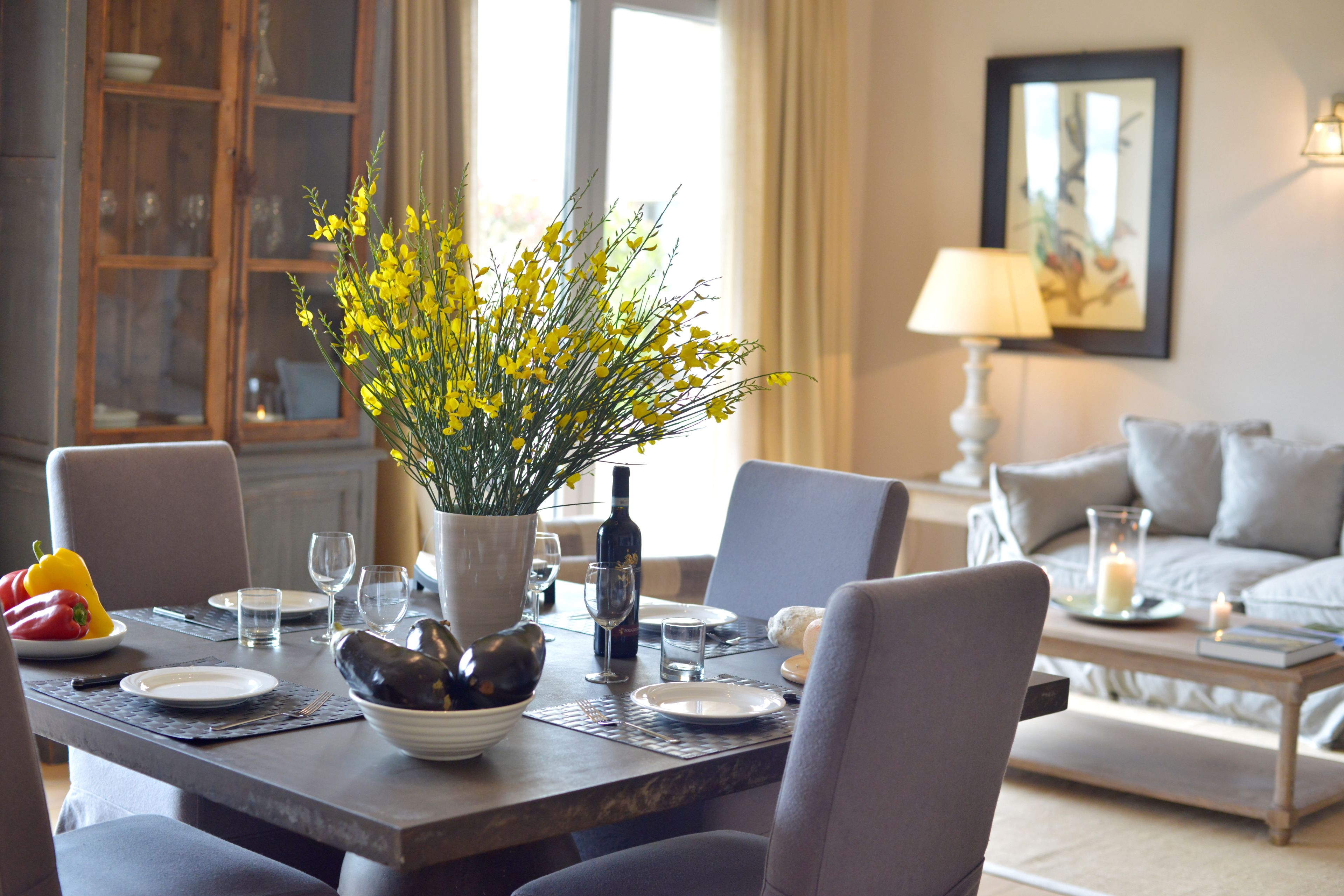 คลาสสิกอพาร์ทเมนท์, 2 ห้องนอน | บริเวณนั่งเล่น | ทีวีจอแบน