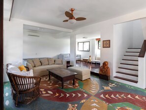 獨棟房屋 | 起居區 | 電視