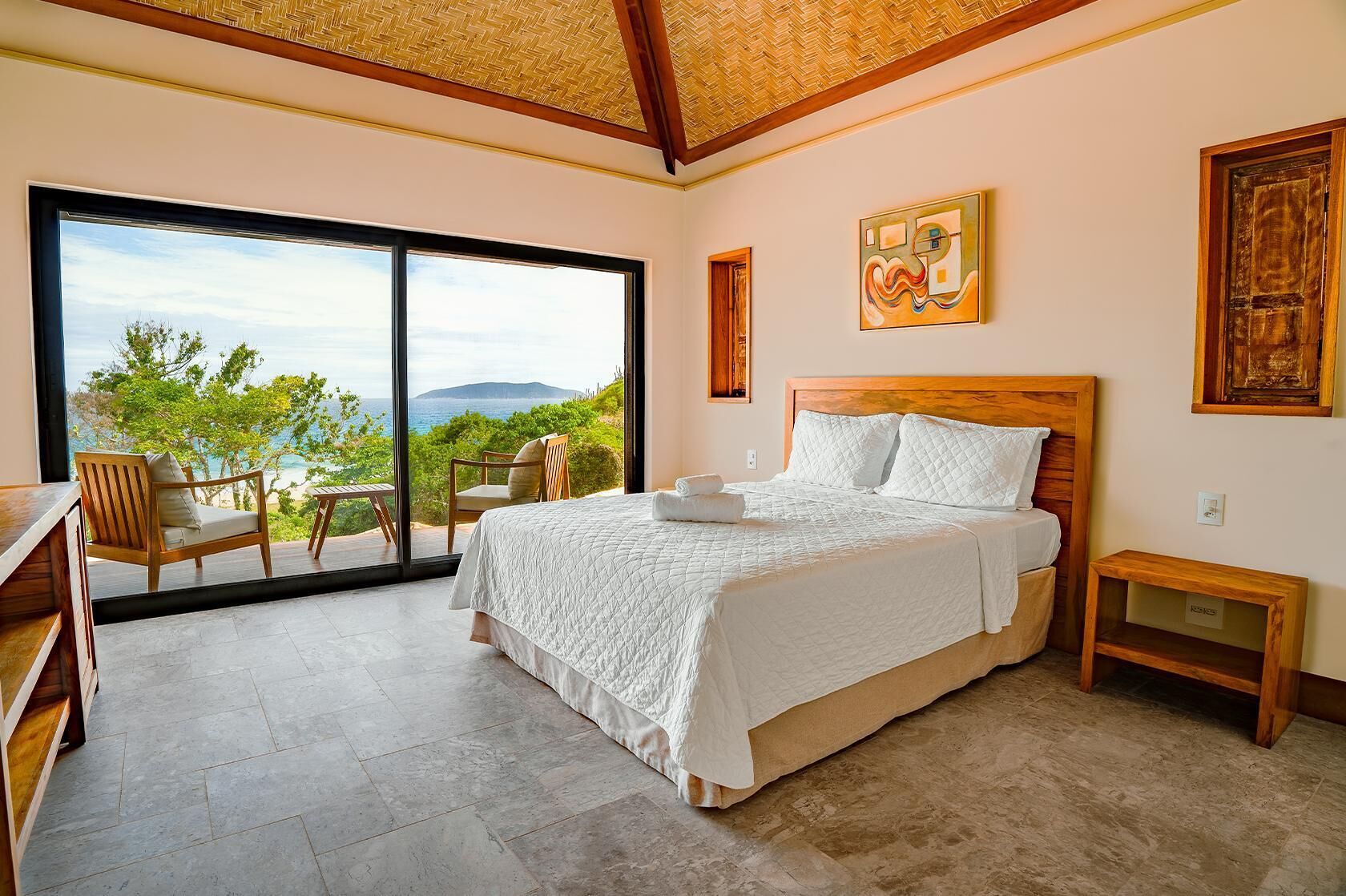 Caja de seguridad en la habitación, wifi gratis y ropa de cama 