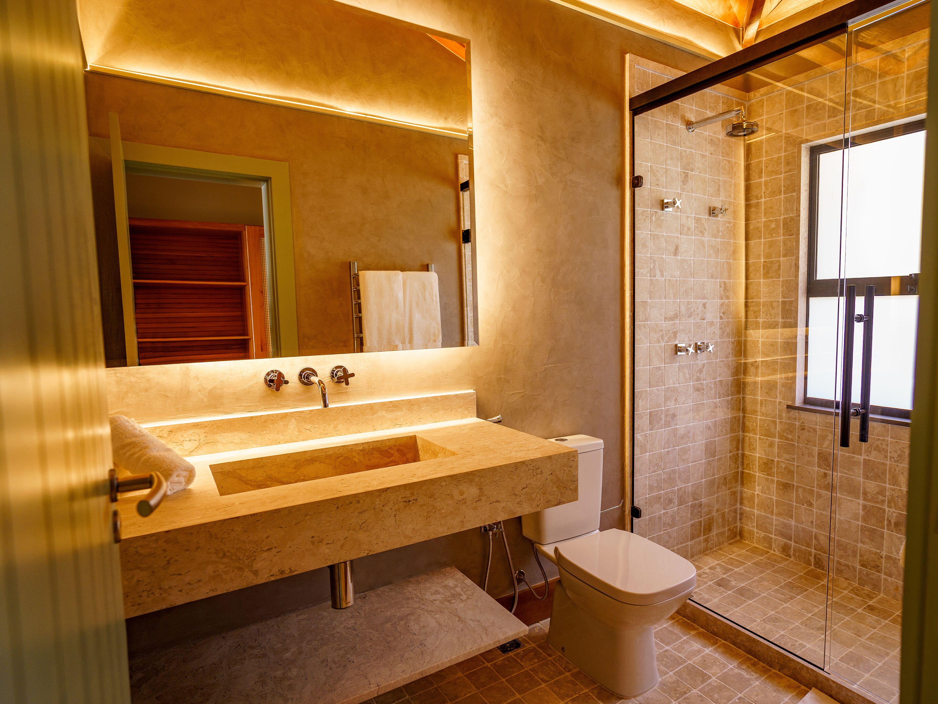 deluxe studio suite, non smoking, sea view | bathroom | shower, free toiletries, hair dryer, towels