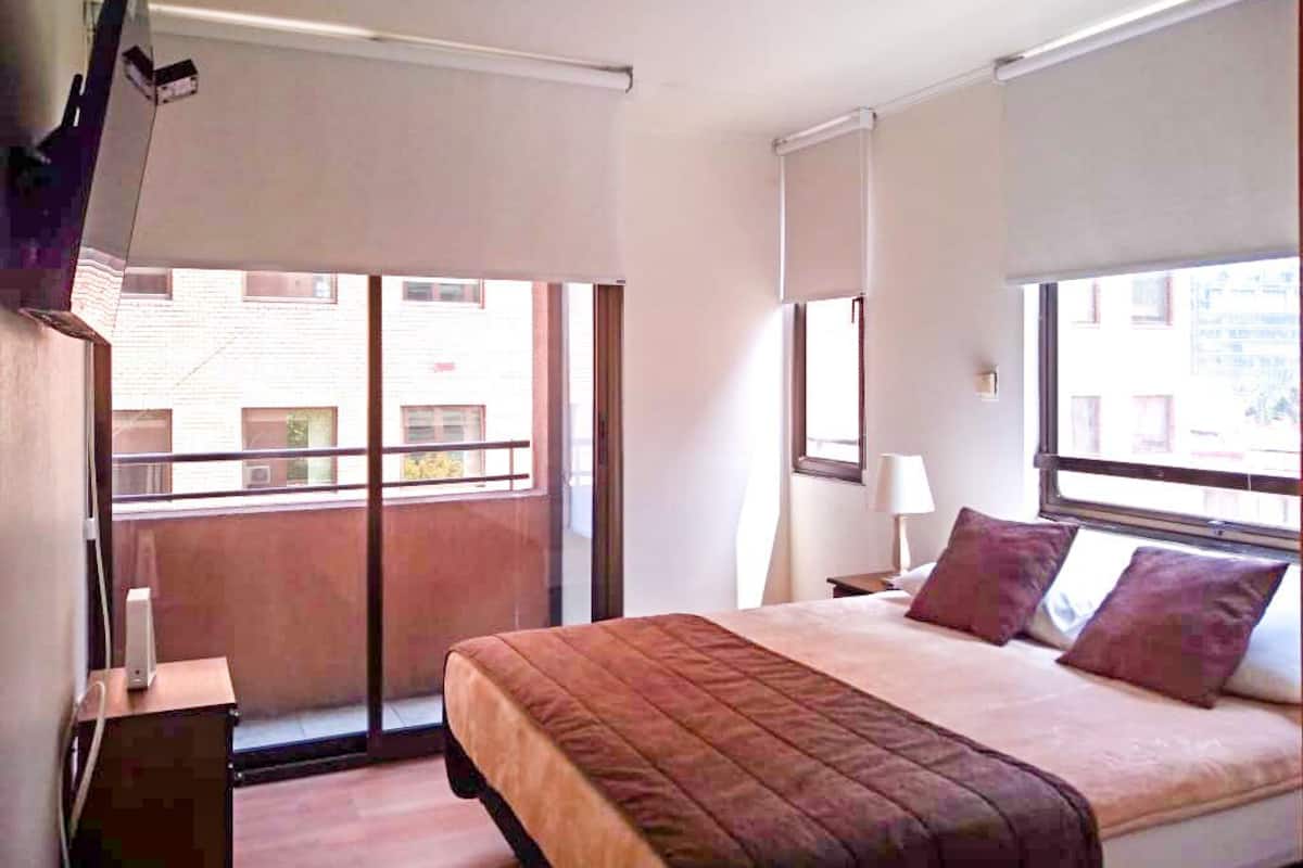 Studio (511) | 1 bedroom, desk, laptop workspace, blackout drapes