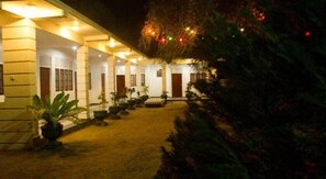Front of property - evening/night - Vista Hotel Senora (Kataragama)