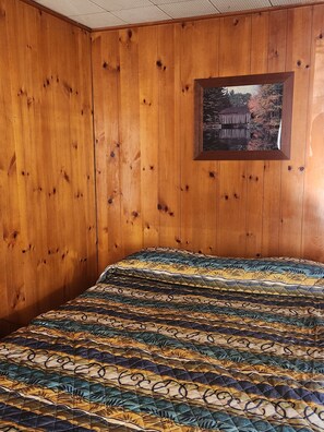 Basic Single Room | Free WiFi, bed sheets - Blue Sky Motel (Gettysburg)