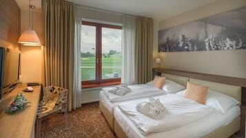 Double Room | Minibar, in-room safe, desk, free cots/infant beds