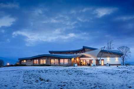 Unterkunftsgelände. Grund Resort Golf & Ski