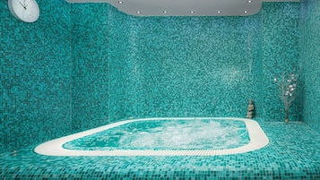 Jetted bathtub