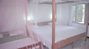 Coffre-fort, bureau, fer et planche Ă repasser, accĂšs au Wi-Fi (inclus)