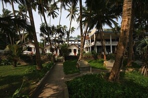 Property grounds - Vista Jaga Bay Resort (Weligama)