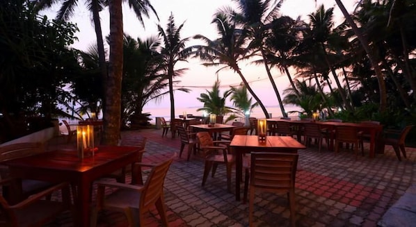 Terrace/patio - Vista Jaga Bay Resort (Weligama)