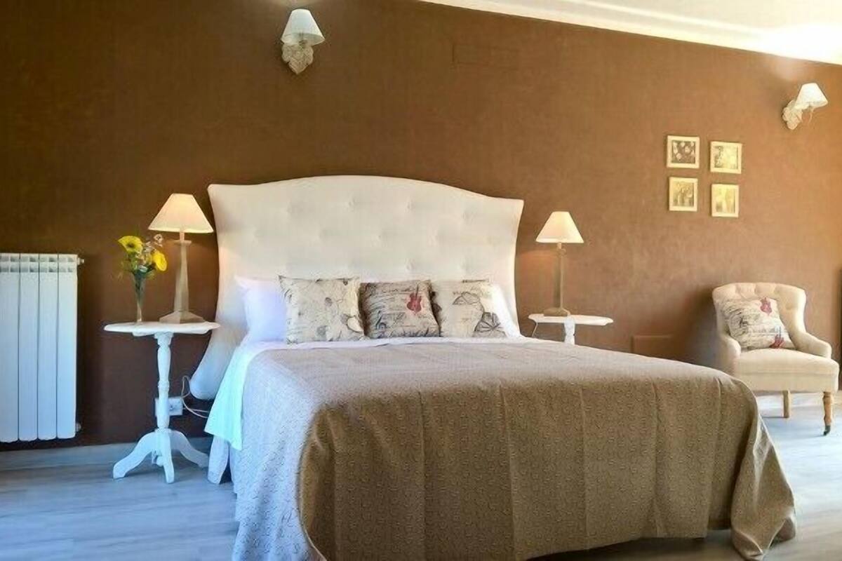 Triple Room, Ensuite (Emanuela) | Minibar, desk, free WiFi
