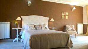 Triple Room, Ensuite (Emanuela) | Minibar, desk, free WiFi - B&B Villa Margherita (Lecce)