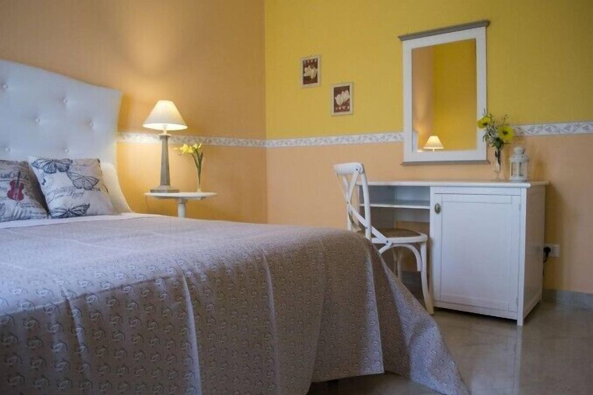 Double Room, Ensuite (Elisa) | Minibar, desk, free WiFi