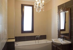 Kostenlose Toilettenartikel, Haartrockner, Bidet