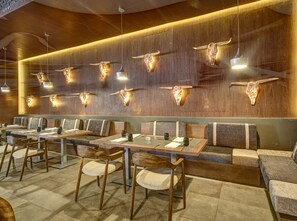 9 Restaurants; Frühstück, Mittagessen und Abendessen werden serviert