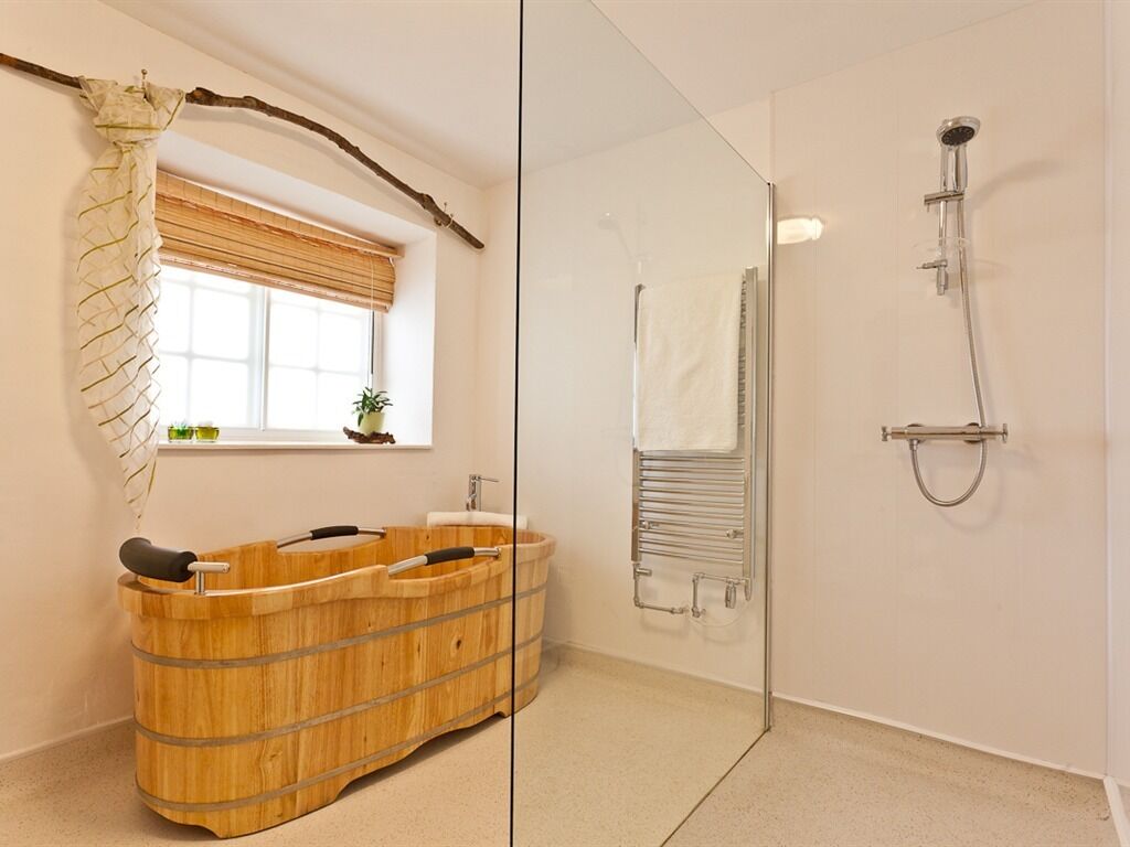 Doppelzimmer, mit Bad (Ground Floor - Wooden) | Badezimmer