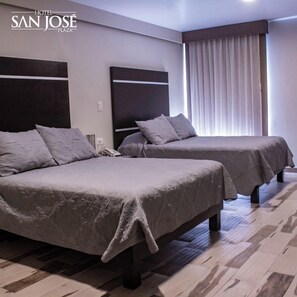 Comfort Quadruple Room, 2 Double Beds | In-room safe, desk, iron/ironing board, free WiFi - Hotel San Jose Plaza Coatepec (Coatepec)