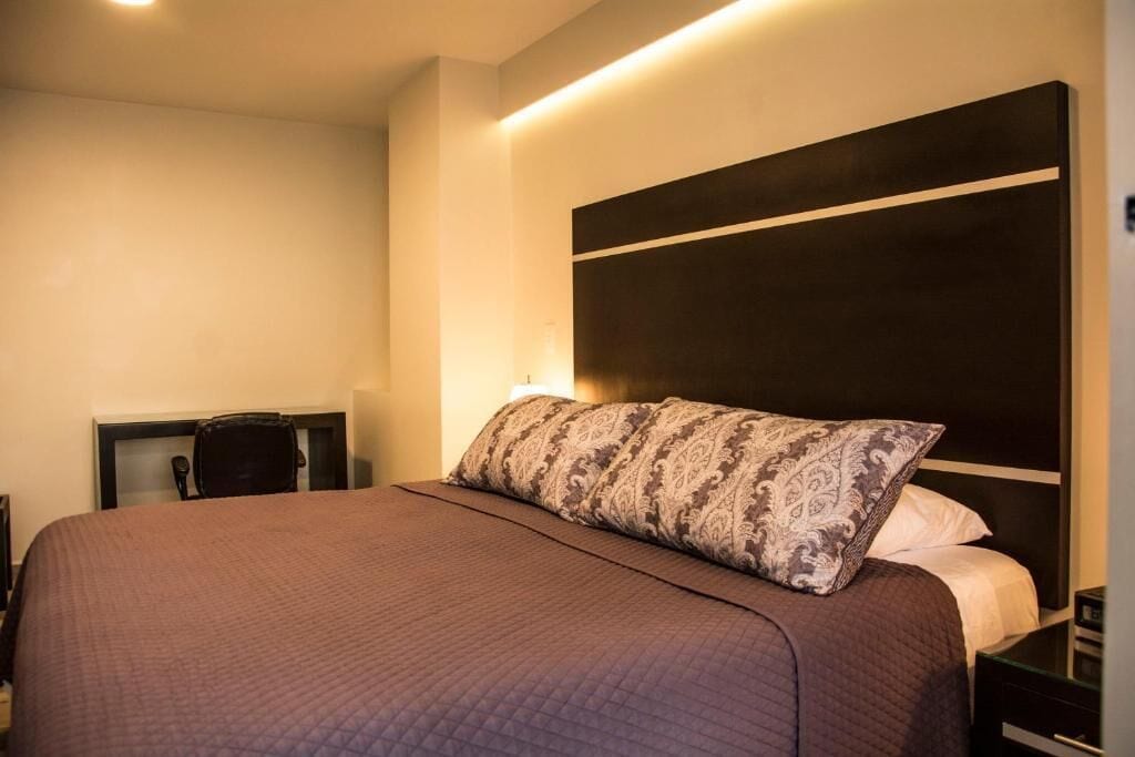 comfort double room, 1 king bed | 1 bedroom, in-room safe, desk, iron/ironing board