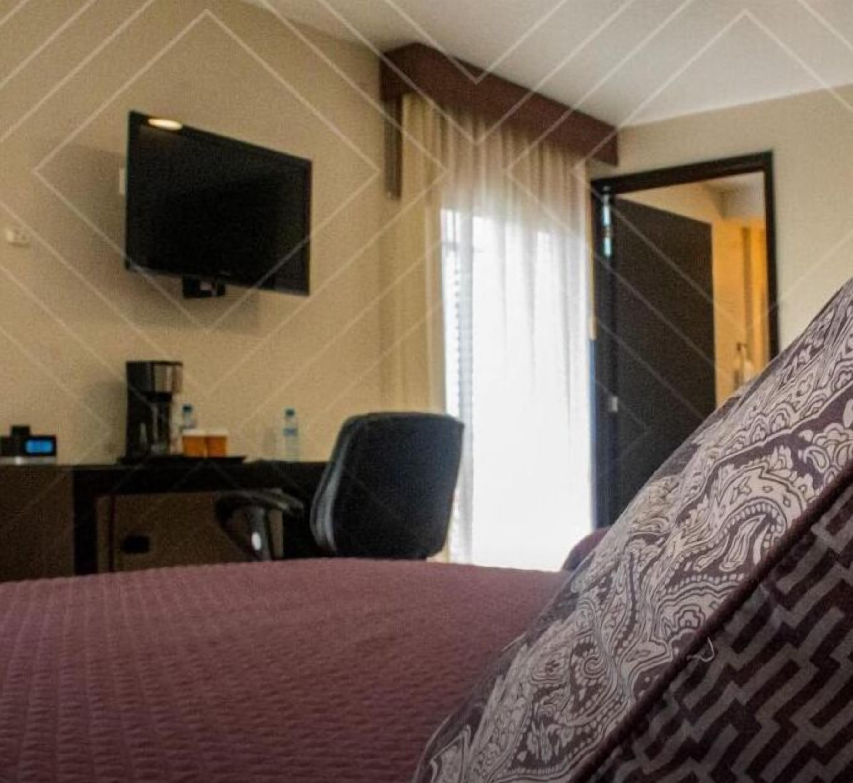 comfort quadruple room, 2 double beds | 1 bedroom, in-room safe, desk, iron/ironing board