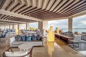 Lobby - Royalton Negril, An Autograph Collection All-Inclusive Resort (Negril)