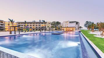 Outdoor pool, sun loungers
