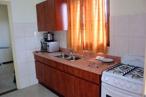 冰箱、微波炉、厨具/餐具