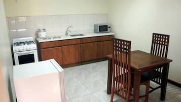Apartment, 1 Bedroom | Private kitchenette | Fridge, microwave, cookware/dishes/utensils