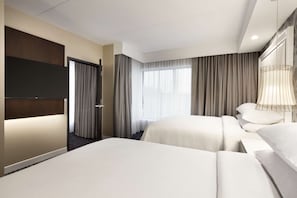 Minibar, in-room safe, laptop workspace, blackout drapes