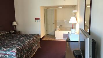 Room, 1 King Bed, Hot Tub | Free WiFi, bed sheets, wheelchair access