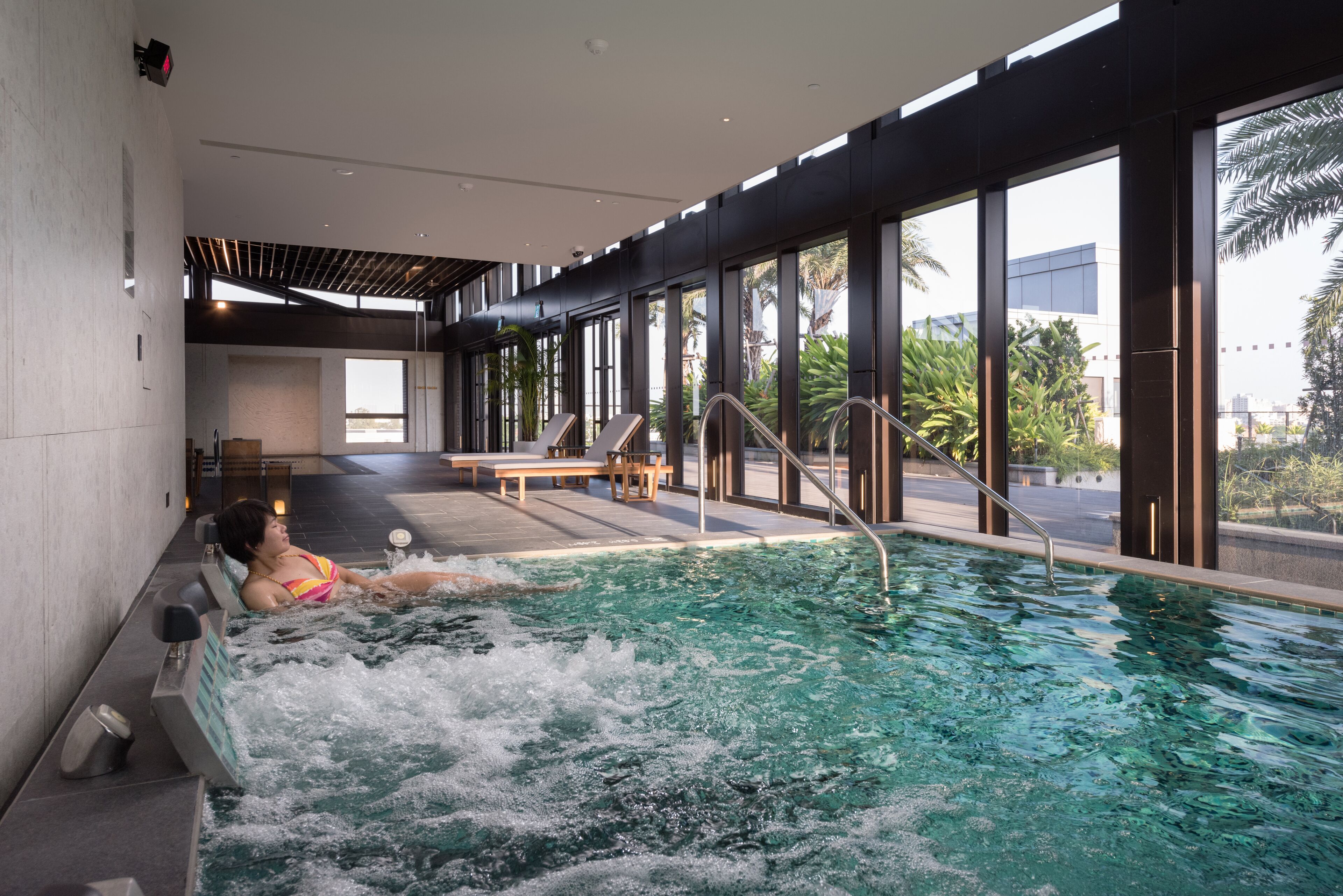 indoor spa tub
