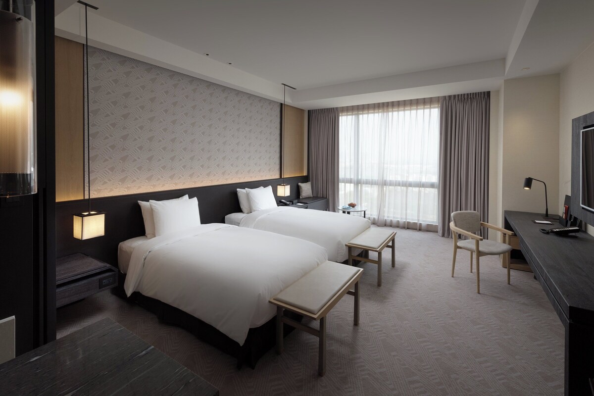 Standard Room, 2 Twin Beds | Premium bedding, down comforters, pillowtop beds, in-room safe