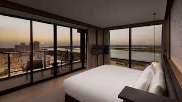 Suite junior, 1 cama de matrimonio grande, balcón, vistas al río | 1 dormitorio, ropa de cama de alta calidad, edredones de plumas