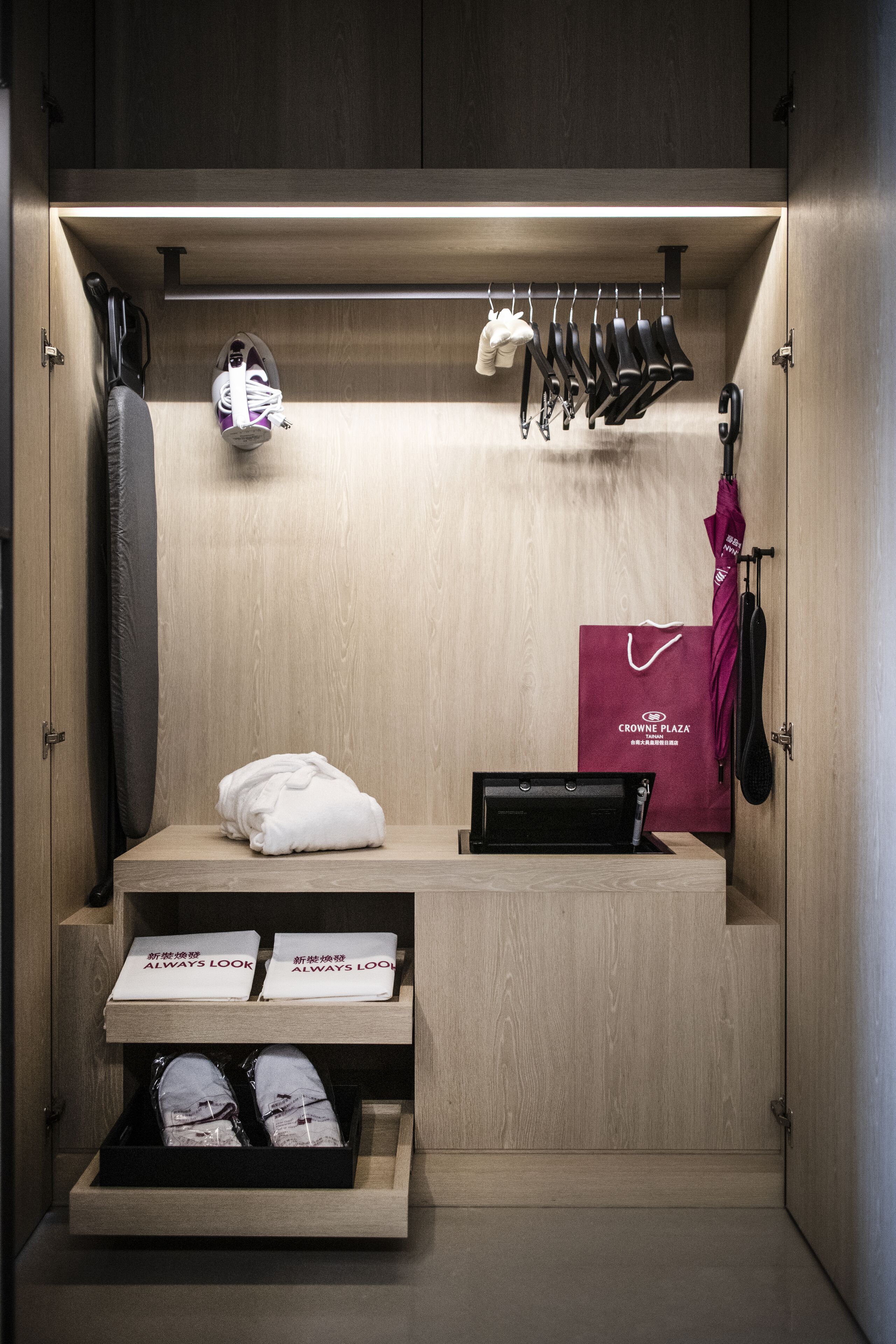 Hochwertige Bettwaren, Daunenbettdecken, Pillowtop-Betten, Zimmersafe