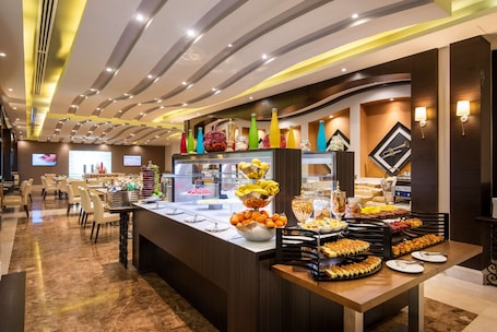 Dining. Golden Tulip Doha (Luxury City Hotel)