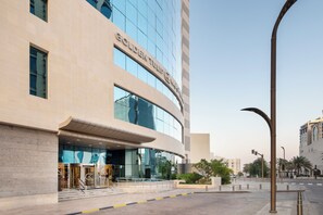 Exterior - Golden Tulip Doha (Luxury City Hotel) (Doha)