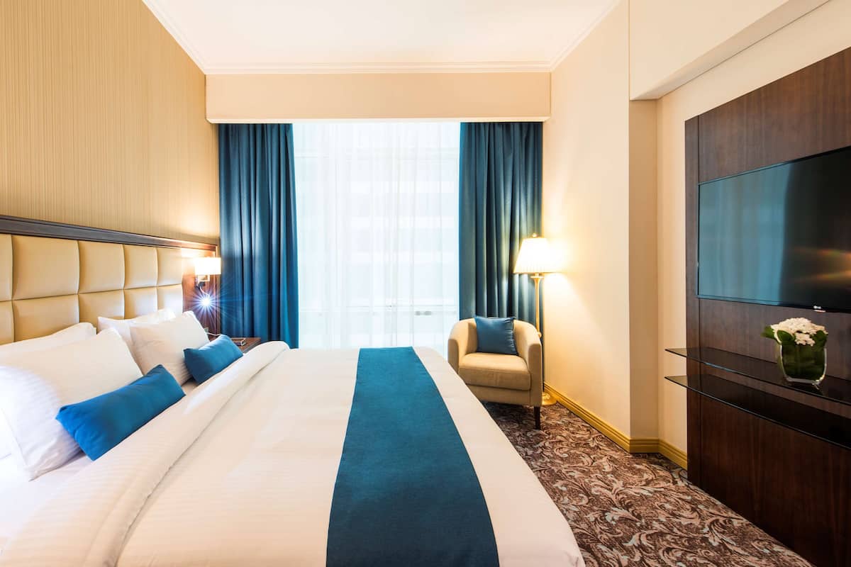 Executive Suite, 1 King Bed with Sofa bed | 1 bedroom, down duvets, Select Comfort beds, minibar