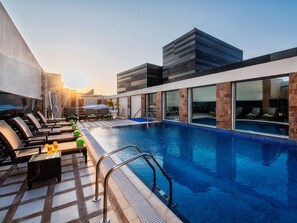 Outdoor pool - Golden Tulip Doha (Luxury City Hotel) (Doha)