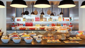 Breakfast, lunch and dinner served - citizenM London Shoreditch (London)