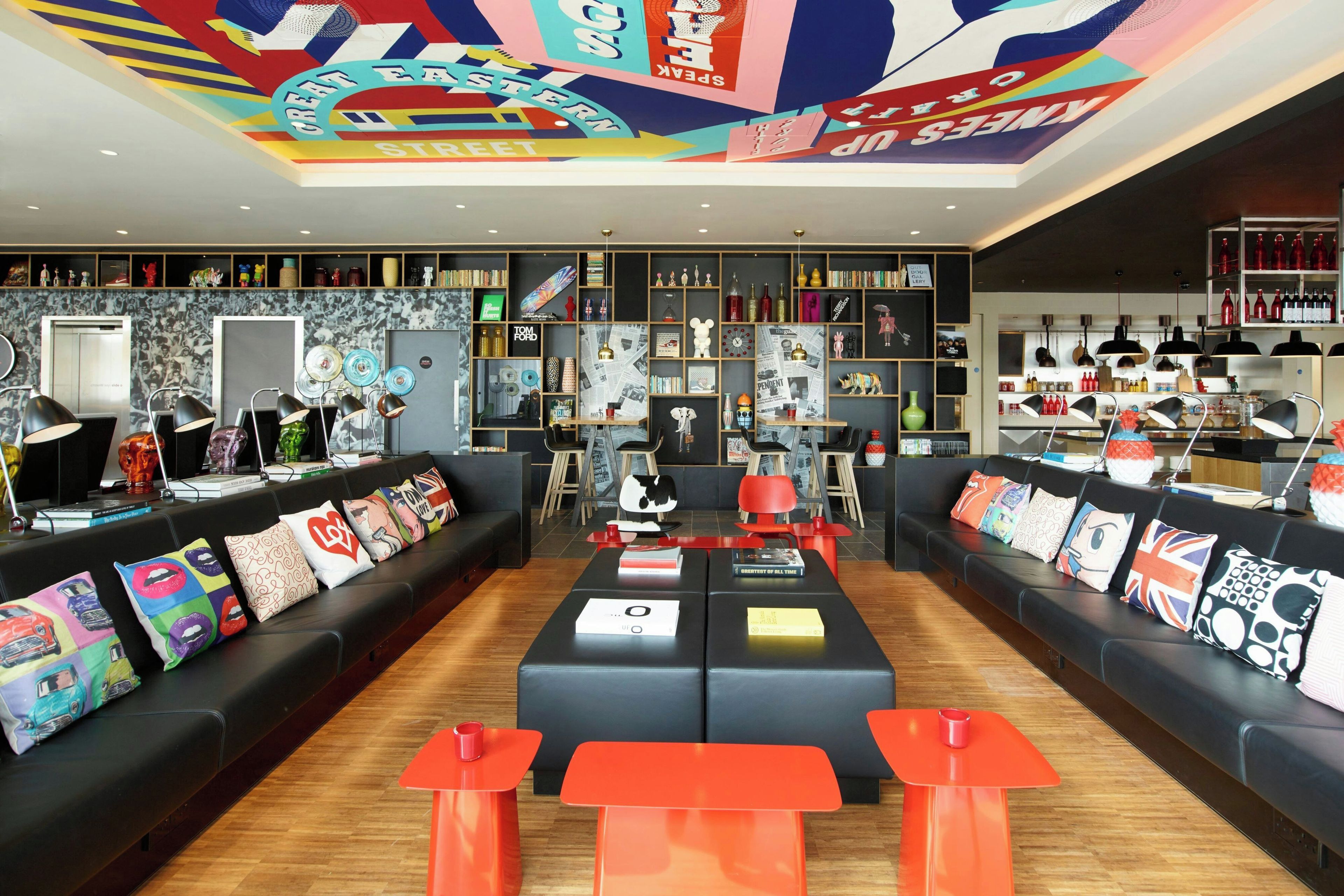 Lobby lounge