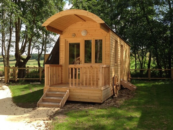 Comfort Cabin, 1 Bedroom | Premium bedding, blackout drapes, soundproofing, iron/ironing board - Le Petit Robinson (Champvert)