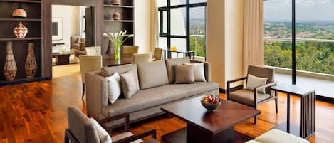 行政套房, 1 間臥室 | 起居區 | 32-吋 LCD 液晶電視、有線頻道、電視