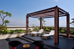 總統套房, 1 張特大雙人床 (Balcony) | 羽絨被、舒適加層、迷你吧、客房內保險箱