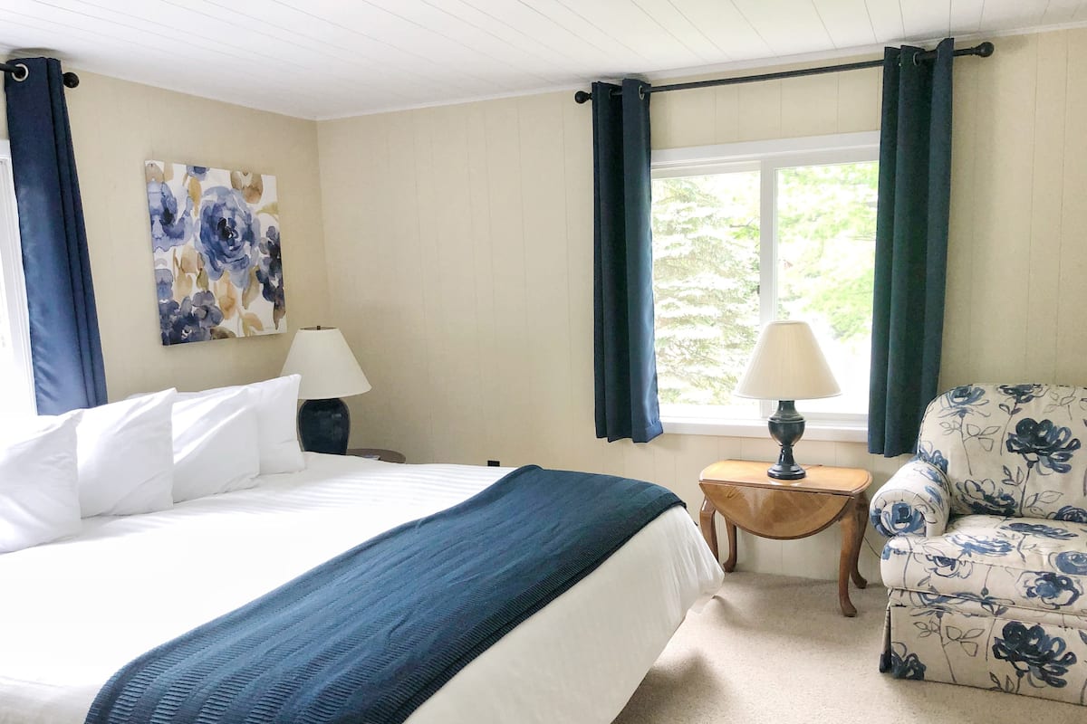 Classic Room, Non Smoking, Garden View | Iron/ironing board, free WiFi, bed sheets