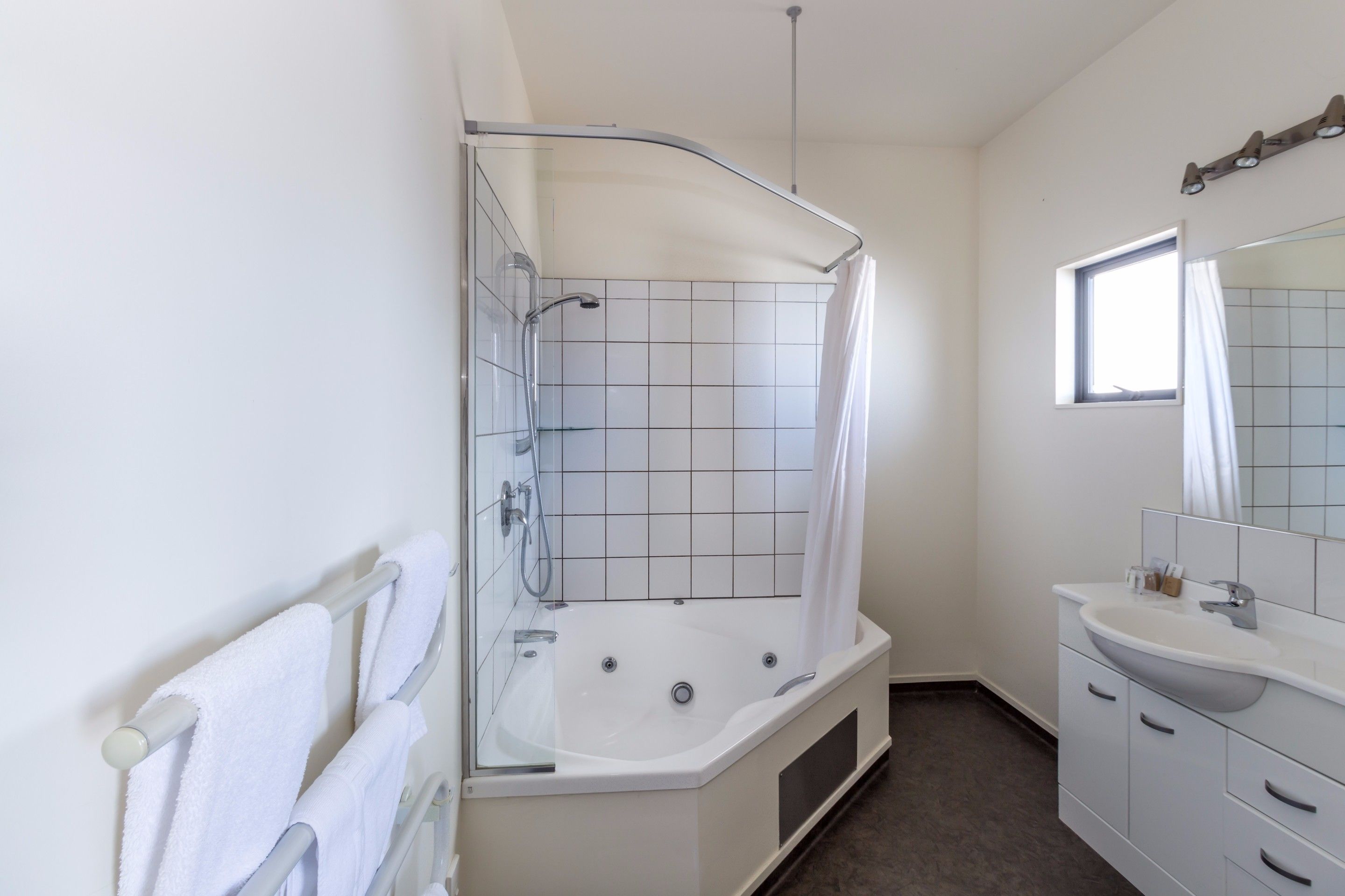 Superior Studio with Spa Bath  | Bathroom